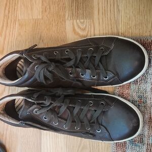 Woman’s size 10 TAOS leather high top sneaker in Brown